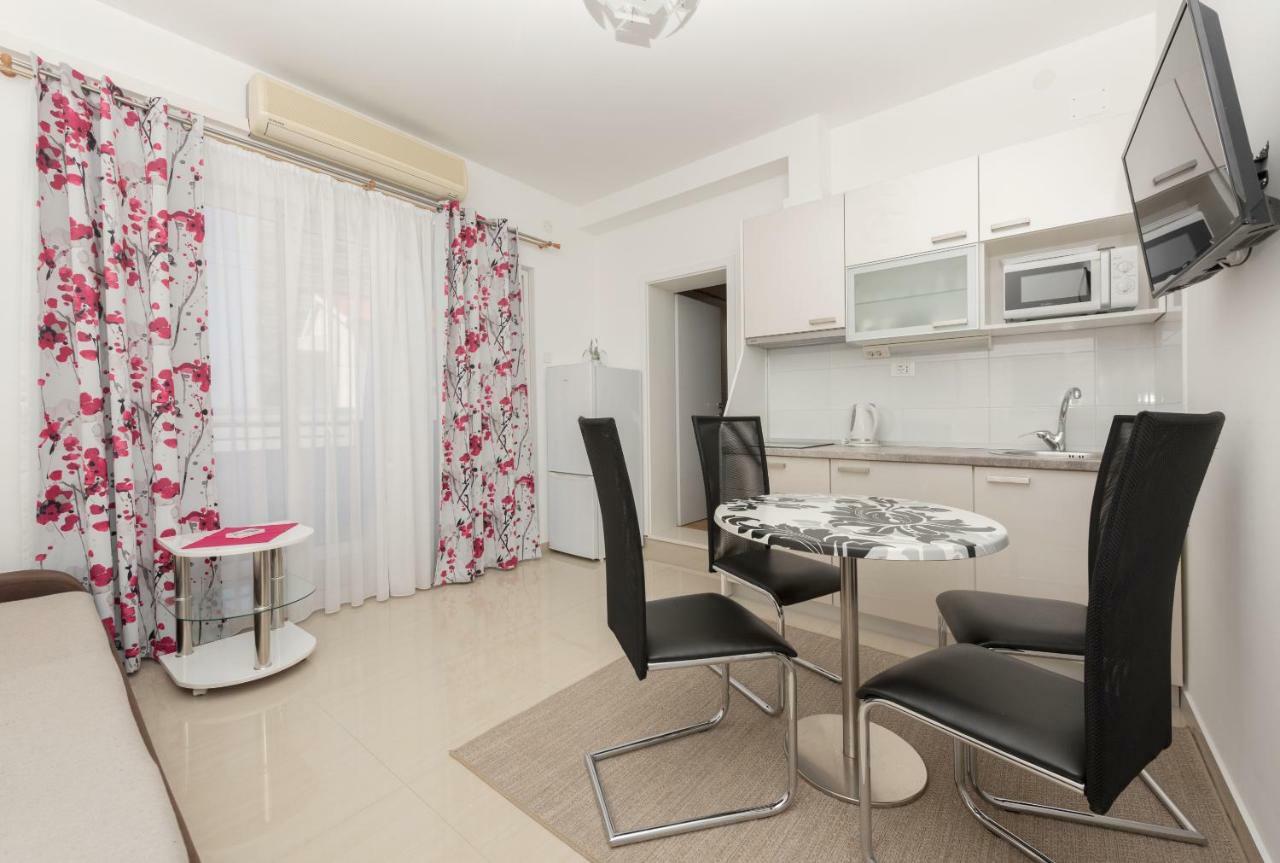 Apartmani Mona Makarska Exterior photo