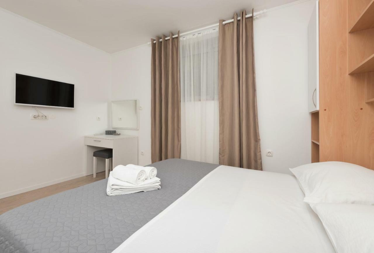 Apartmani Mona Makarska Exterior photo